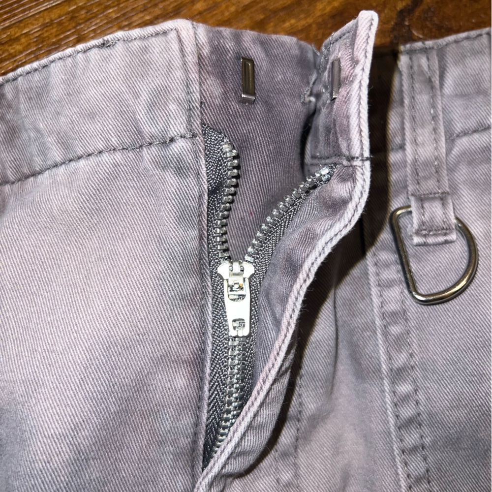 ⭐️Forever 21 Gray Acid Wash Cargo Buckled Cuffed Jogger Pants Size L - Picture 11 of 14